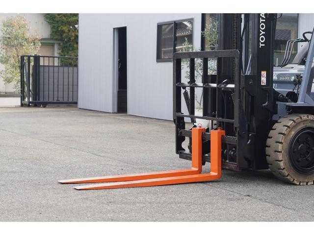 日本 　トヨタ／３．０ｔ　ガソリン車／６５３３時間／ヒンジ／揚高３．０ｍ／ナンバー取得可能（１６８８４）（11枚目）