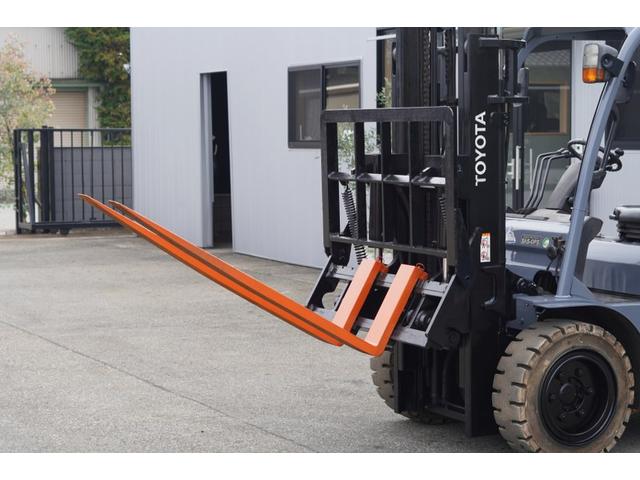 日本 　トヨタ／３．０ｔ　ガソリン車／６５３３時間／ヒンジ／揚高３．０ｍ／ナンバー取得可能（１６８８４）（12枚目）