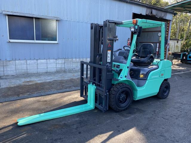 日本 　ミツビシ／２．５ｔ　ディーゼル車／２５６７時間／サイドシフト／３段フルフリー４．３ｍ／ナンバー取得可能（１７０９６）（2枚目）