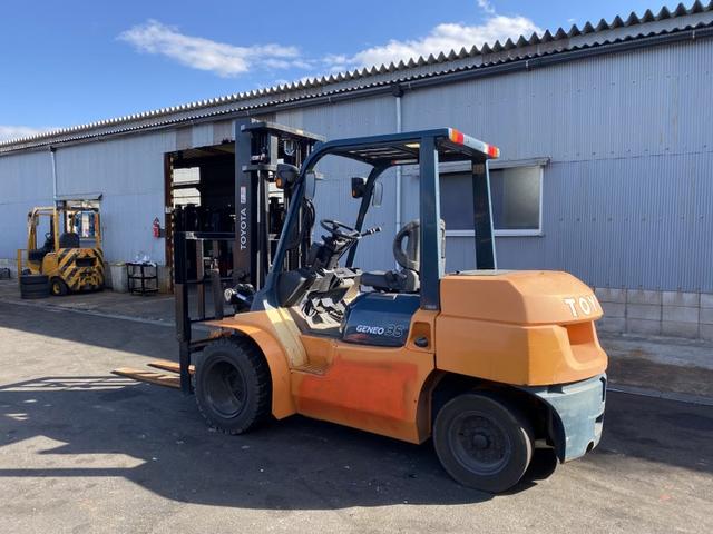 日本 トヨタ/3.5t ディーゼル車/755時間/ヒンジ・Wタイヤ/揚高3.5m/ナンバー取得可能(17208)(3枚目)