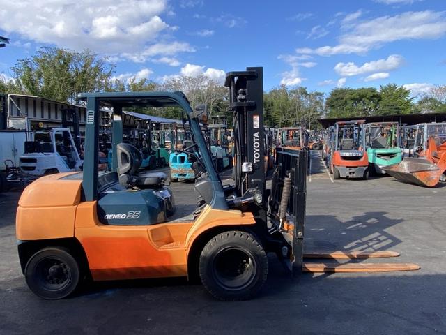 日本 トヨタ/3.5t ディーゼル車/755時間/ヒンジ・Wタイヤ/揚高3.5m/ナンバー取得可能(17208)(8枚目)