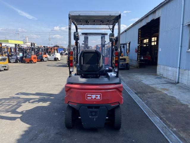 日本 　ニチユ／１．５ｔ　バッテリー車／３４２９時間／揚高３．０ｍ／ナンバー取得可能（１７４０４）（7枚目）