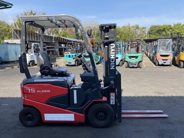 日本 　ニチユ／１．５ｔ　バッテリー車／３４２９時間／揚高３．０ｍ／ナンバー取得可能（１７４０４）（8枚目）