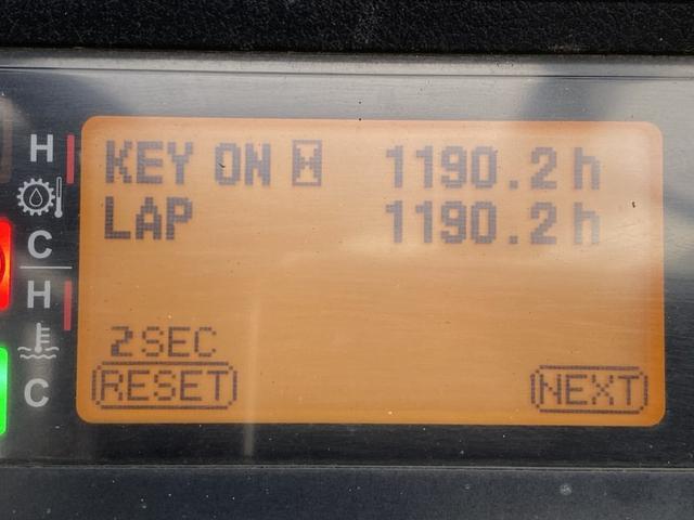 日本 　トヨタ／３．０ｔ　ガソリン車／１１９１時間／揚高４．５ｍ／フォークシフト・回転フォーク・ダブルタイヤ／ナンバー取得可能（１７４６２）（4枚目）