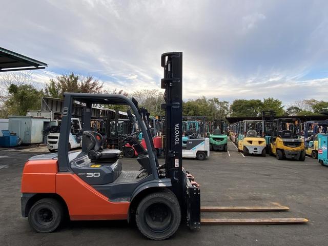 日本 　トヨタ／３．０ｔ　ガソリン車／１１９１時間／揚高４．５ｍ／フォークシフト・回転フォーク・ダブルタイヤ／ナンバー取得可能（１７４６２）（8枚目）