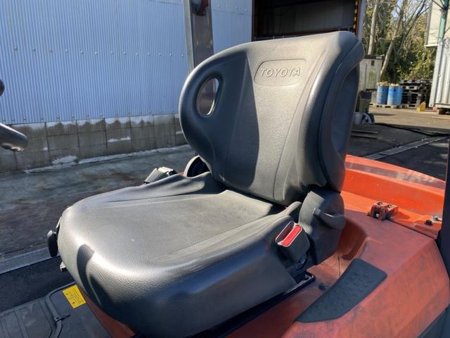 日本 　トヨタ／２．０ｔ　バッテリー車／６３７７時間／２段フルフリーマスト３．０ｍ／フォークシフト／ナンバー取得可能（１７４１１）（6枚目）