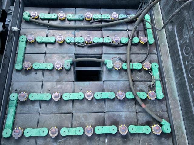 日本 　トヨタ／２．０ｔ　バッテリー車／６３７７時間／２段フルフリーマスト３．０ｍ／フォークシフト／ナンバー取得可能（１７４１１）（10枚目）