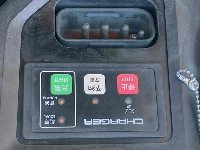 日本 　トヨタ／２．０ｔ　バッテリー車／６３７７時間／２段フルフリーマスト３．０ｍ／フォークシフト／ナンバー取得可能（１７４１１）（11枚目）