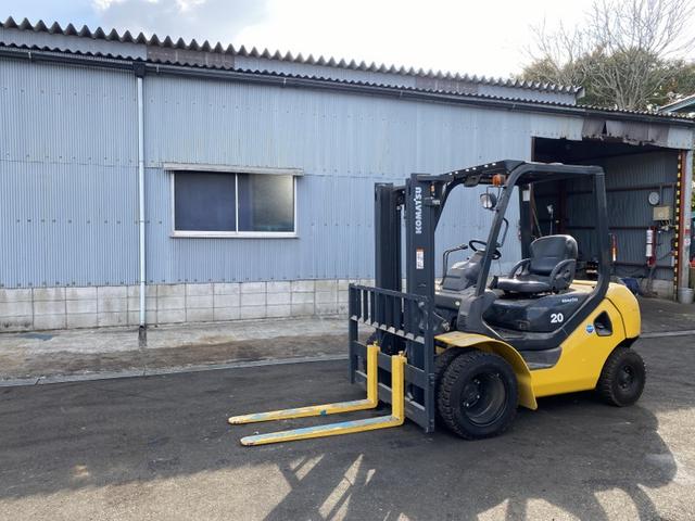 日本 　コマツ／２．０ｔ　ディーゼル車／１３７時間／揚高３．０ｍ／ダブルタイヤ／ナンバー取得可能（１７２５４）（2枚目）