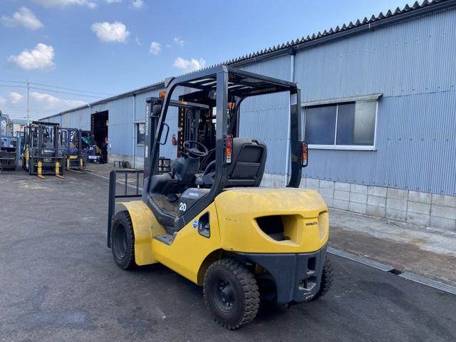 日本 　コマツ／２．０ｔ　ディーゼル車／１３７時間／揚高３．０ｍ／ダブルタイヤ／ナンバー取得可能（１７２５４）（3枚目）