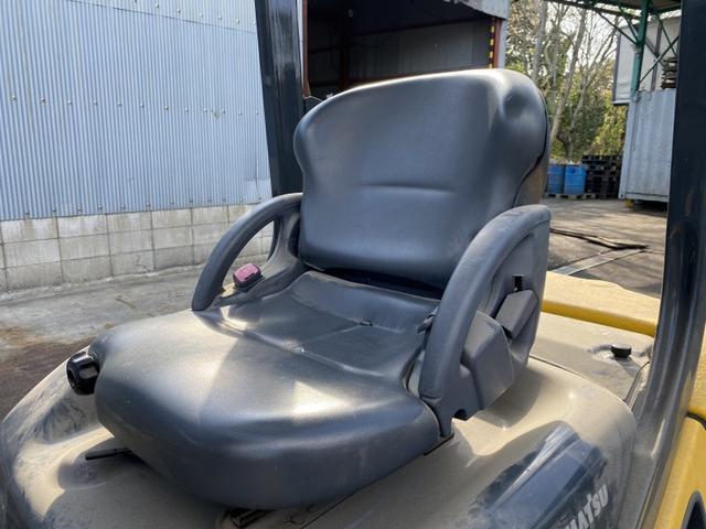 日本 　コマツ／２．０ｔ　ディーゼル車／１３７時間／揚高３．０ｍ／ダブルタイヤ／ナンバー取得可能（１７２５４）（6枚目）