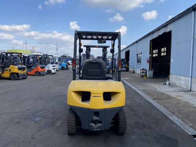 日本 　コマツ／２．０ｔ　ディーゼル車／１３７時間／揚高３．０ｍ／ダブルタイヤ／ナンバー取得可能（１７２５４）（7枚目）