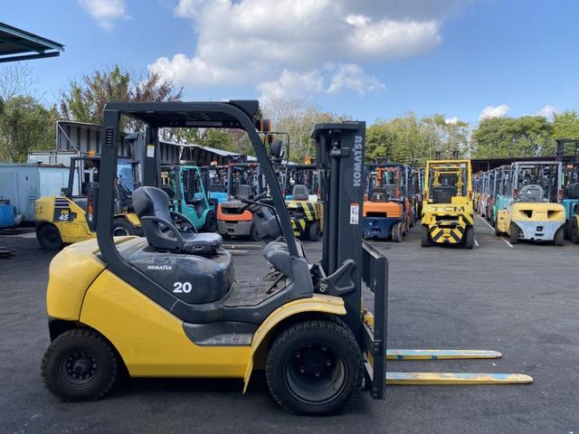 日本 　コマツ／２．０ｔ　ディーゼル車／１３７時間／揚高３．０ｍ／ダブルタイヤ／ナンバー取得可能（１７２５４）（8枚目）