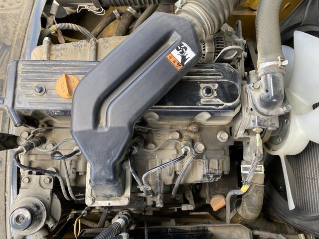 日本 　コマツ／２．０ｔ　ディーゼル車／１３７時間／揚高３．０ｍ／ダブルタイヤ／ナンバー取得可能（１７２５４）（10枚目）