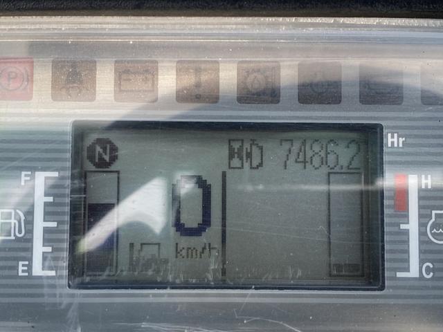 日本 　三菱／３．５ｔ　ディーゼル車／７４８７時間／揚高３．０ｍ／ナンバー取得可能（１７３６２）（4枚目）