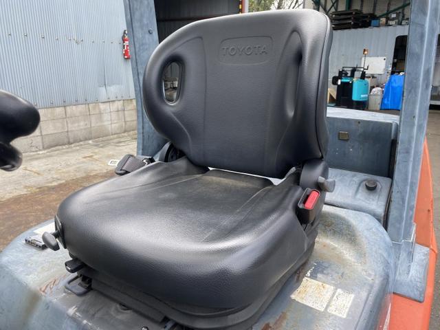 日本 　トヨタ／２．５ｔ　ディーゼル車／４９４９時間／フォークシフト／揚高４．０ｍ／ナンバー取得可能（１６８３５）（6枚目）