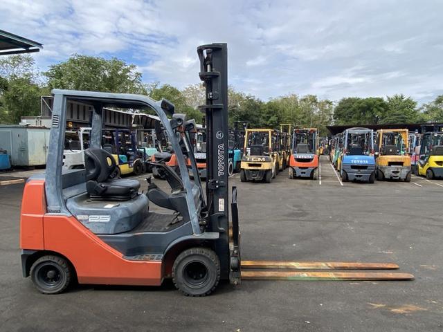 日本 　トヨタ／２．５ｔ　ディーゼル車／４９４９時間／フォークシフト／揚高４．０ｍ／ナンバー取得可能（１６８３５）（8枚目）