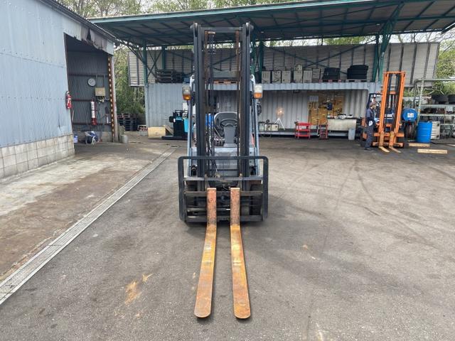 日本 　トヨタ／２．５ｔ　ディーゼル車／４９４９時間／フォークシフト／揚高４．０ｍ／ナンバー取得可能（１６８３５）（9枚目）