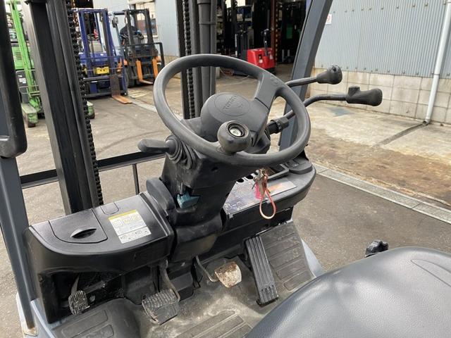 日本 　トヨタ／１．５ｔ　ガソリン車／８２０６時間／揚高３．０ｍ／ナンバー取得可能（１７１７３）（5枚目）