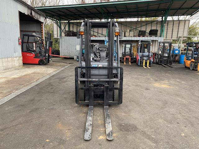 日本 　トヨタ／１．５ｔ　ガソリン車／８２０６時間／揚高３．０ｍ／ナンバー取得可能（１７１７３）（9枚目）