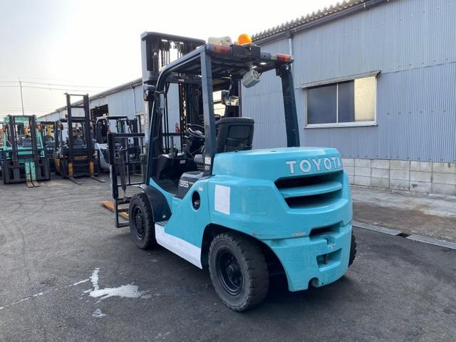 日本 トヨタ/3.5t ディーゼル車/7783時間/揚高4.0m/フォークシフト/ヒンジ/ナンバー取得可能(17458)(3枚目)