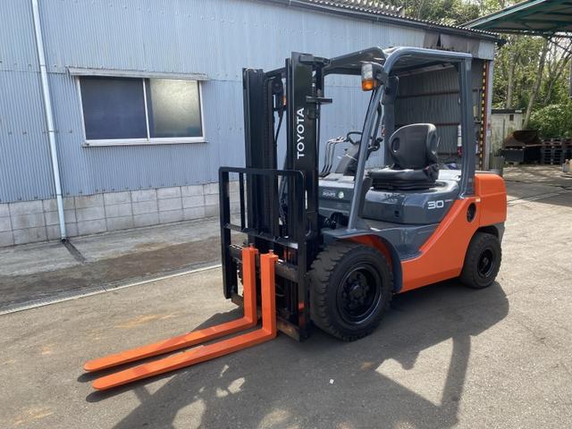 日本 　トヨタ／３．０ｔ　ディーゼル車／２４８時間／サイドシフト／揚高３．０ｍ／ナンバー取得可能（１６９２９）（2枚目）