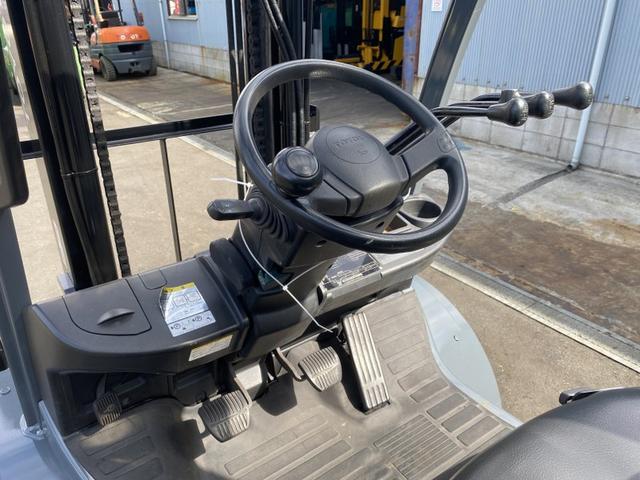 日本 　トヨタ／３．０ｔ　ディーゼル車／２４８時間／サイドシフト／揚高３．０ｍ／ナンバー取得可能（１６９２９）（5枚目）