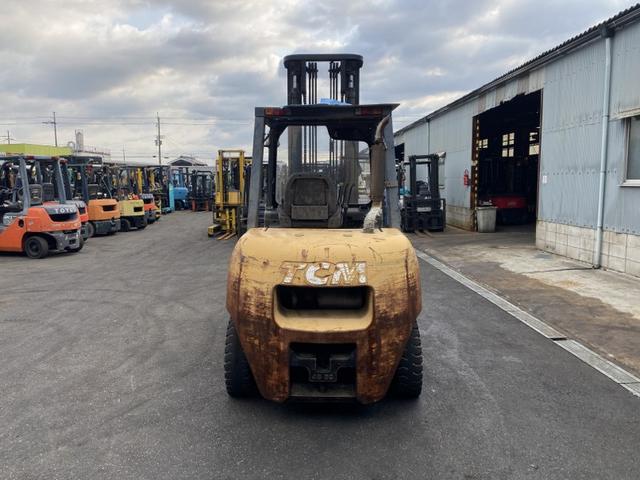 日本 TCM/4.5t ディーゼル車/7971時間/揚高4.5m/ベールクランプ/ダブルタイヤ/ナンバー取得可能(17639)(7枚目)