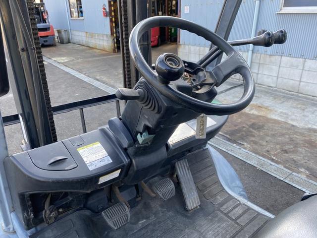 日本 　トヨタ／２．０ｔ　ディーゼル車／１３９７時間／揚高３．０ｍ／ナンバー取得可能（１７２４９）（5枚目）