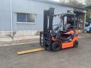 日本 　トヨタ／２．５ｔ　バッテリー車／８９０３時間／フォークシフト／揚高３．５ｍ／ナンバー取得可能（１４０５８）（2枚目）