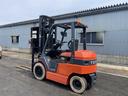 日本 　トヨタ／３．０ｔ　バッテリー車／３２９５７時間／サイドシフト・フォークシフト／揚高４．０ｍ／ナンバー取得可能（１５８９５）（4枚目）