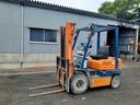 日本 　トヨタ／１．５ｔ　ガソリン車／ＭＴ車／５４４２時間／揚高３．０ｍ／ナンバー取得可能（１６００４）（3枚目）