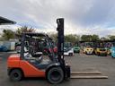 日本 　トヨタ／３．０ｔ　ガソリン車／１１９１時間／揚高４．５ｍ／フォークシフト・回転フォーク・ダブルタイヤ／ナンバー取得可能（１７４６２）（8枚目）
