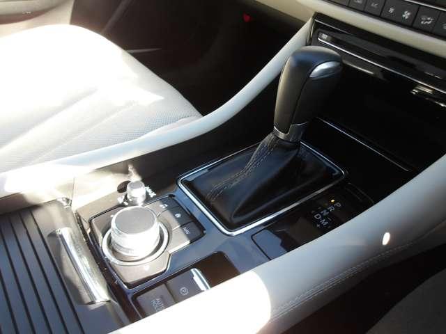 アテンザセダン ＸＤ　Ｌパッケージ　ホワイトレザーシート／ＢＯＳＥサウンド／ナビ／フルセグＴＶ／３６０°モニター／レーダークルーズ／ＣＤ／ＤＶＤ／ブルートゥ―ス／シートヒーター／シートベンチレーション／アダプティブＬＥＤ／ＢＳＭ／ＥＴＣ（9枚目）