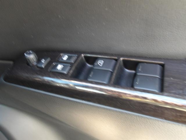 エルグランド 250ハイウェイスターアーバンクロム 2.5 250ハイウェイスター アーバンクロム 当社下取り/ワンオーナー/両側電動スライドドア/ナビ/フルセグTV/360°アラウンドビュー/CD/ドラレコ/ニッサン純正225/55R18インチアルミ(18枚目)