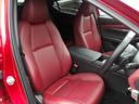 真っ赤なレザーシートが良く似合う!