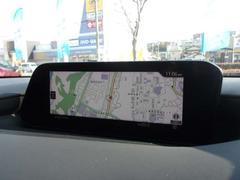 純正のマツダコネクトナビを装着、詳細で美しい地図画面と簡単操作が特徴です。行き先を設定すれば、ピンポイントで案内、各種車両設定や外部入力、Ｂｌｕｅｔｏｏｔｈも利用できる優れものです♪♪♪♪ 5