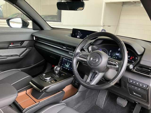 ＭＸ－３０ロータリーＥＶ ナチュラルモノトーン　ナチュラルモノトーン　社用車ＵＰ　ロータリーＥＶ　３６０度ビューモニター　ＰＷシート　シートヒーター　ステアリングヒーター　ＢＯＳＥ（10枚目）