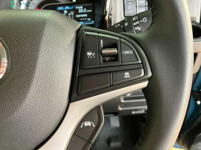 全車速追従機能付きのアダプティブクルーズコントロール。前方の車との車間距離を保ちながら追従走行してくれます。