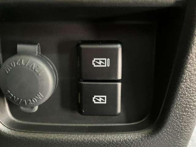 ＵＳＢチャージはタイプＡ、タイプＣを一個ずつ装備しております。