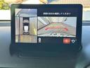 360度ビューカメラを搭載。4方の小型カメラの映像を処理し、車両真上からの映像に変換しています。