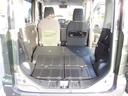 後席を全て倒して、荷物専用のスペースにした状態です。これなら長いものも積めますし、ご旅行や趣味に活用できますね。
