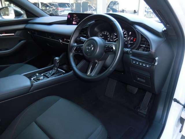 ＭＡＺＤＡ３ファストバック １．５　１５Ｓ　ブラックトーンエディション　マツダ認定プレミアム　社用車ＵＰ　３６０°ビ（4枚目）