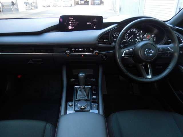 ＭＡＺＤＡ３ファストバック １．５　１５Ｓ　ブラックトーンエディション　マツダ認定プレミアム　社用車ＵＰ　３６０°ビ（6枚目）
