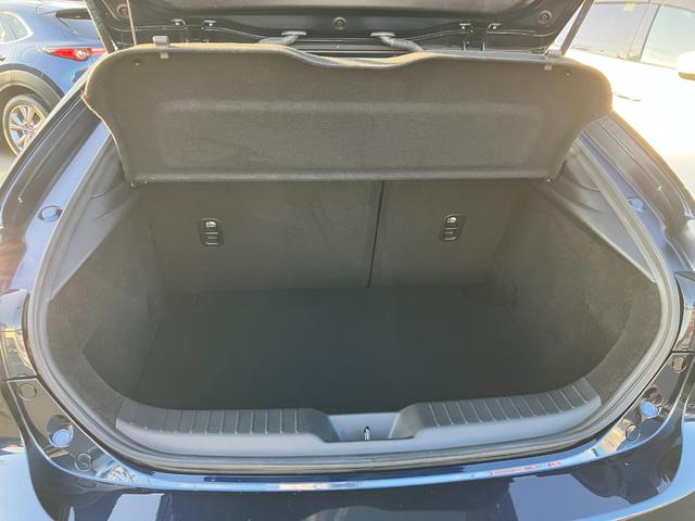ＭＡＺＤＡ３ファストバック １５Ｓツーリング　１．５　１５Ｓ　ツーリング　ワンオーナー　衝突被害軽減ブレーキ　３６０°ビューモニター　２カメラドライブレコーダー　マツダレーダークルーズ（13枚目）