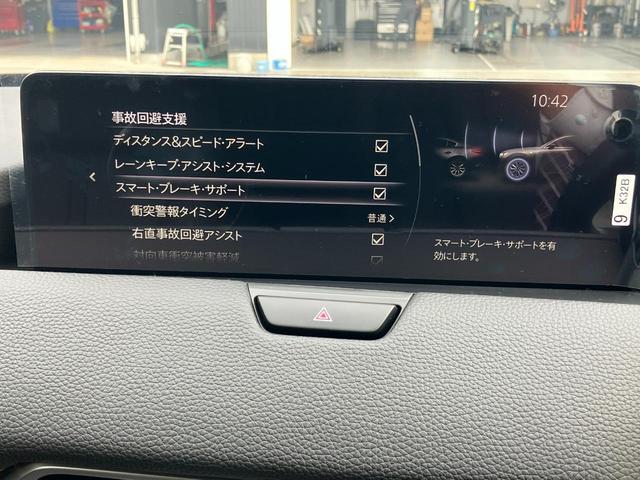 【スマート・ブレーキ・サポート】　高精度で検知できるミリ派レーダーで先行車を捕捉。０ｋｍ／ｈ以上で走行中に、車間距離の変化に応じて警報。基準値を超えた場合に、段階的にブレーキを作動します。