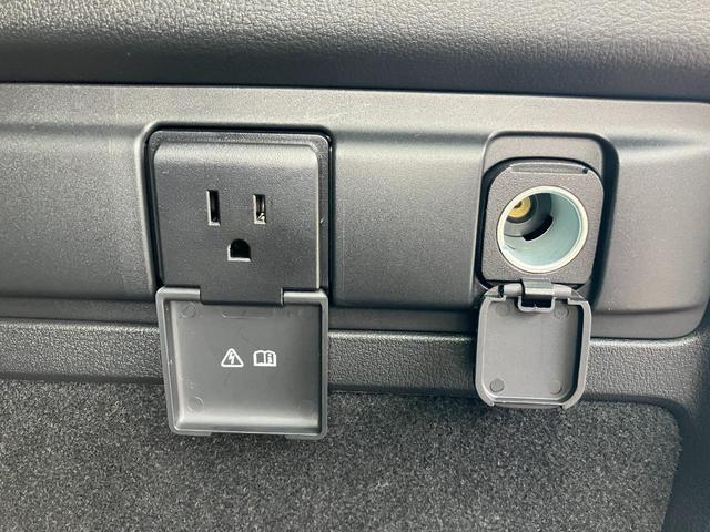 トランクルームにはアウトドアに便利な１２Ｖ電源と１００Ｖ電源があります。