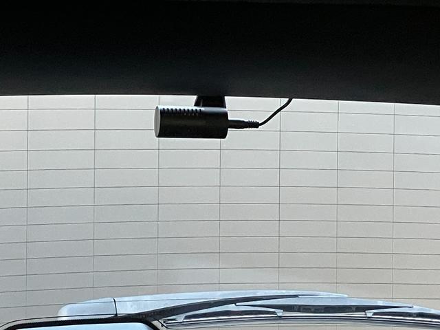 ������̎��ɘ^������āA�f���Ƃ��Ďc���Ă�����A�Q�J�����h���C�u���R�[�_�[�𑕔����Ă��܂��B