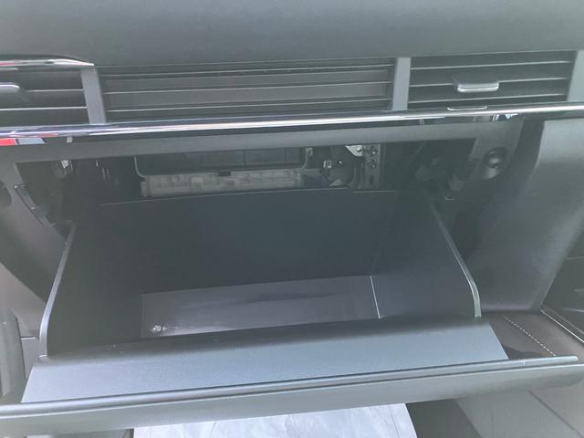 ��^�̃O���[�u�{�b�N�X�͎Ԍ��؂ȂǑ傫�ȕ��������ۂ�Ǝ��܂�T�C�Y�ƂȂ��Ă���܂��B