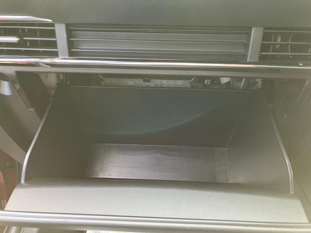 ��^�̃O���[�u�{�b�N�X�͎Ԍ��؂ȂǑ傫�ȕ��������ۂ�Ǝ��܂�T�C�Y�ƂȂ��Ă���܂��B